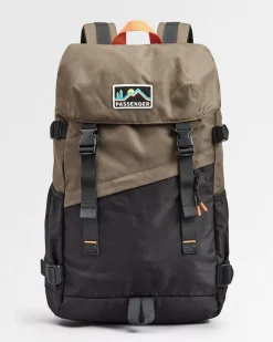 Backpacks & Bags|Backpacks|Passenger Boondocker Recycled 26L Backpack - Black/Khaki Green Black/KhakiGreen