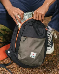 Backpacks|Passenger Boondocker Recycled Sling 8L - True Black/ Khaki Green TrueBlack/KhakiGreen