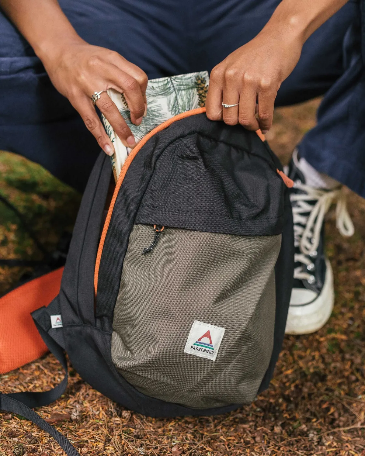 Backpacks|Passenger Boondocker Recycled Sling 8L - True Black/ Khaki Green TrueBlack/KhakiGreen