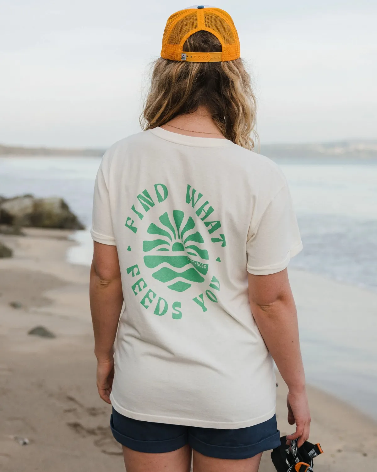 T-Shirts & Tank Tops|Tops & T-Shirts|Passenger Discovery Rolled Sleeve T-Shirt - Marshmallow