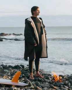 Changing Robes & Ponchos|Surf Accessories|Passenger Escapism Recycled Sherpa Lined Changing Robe - Black