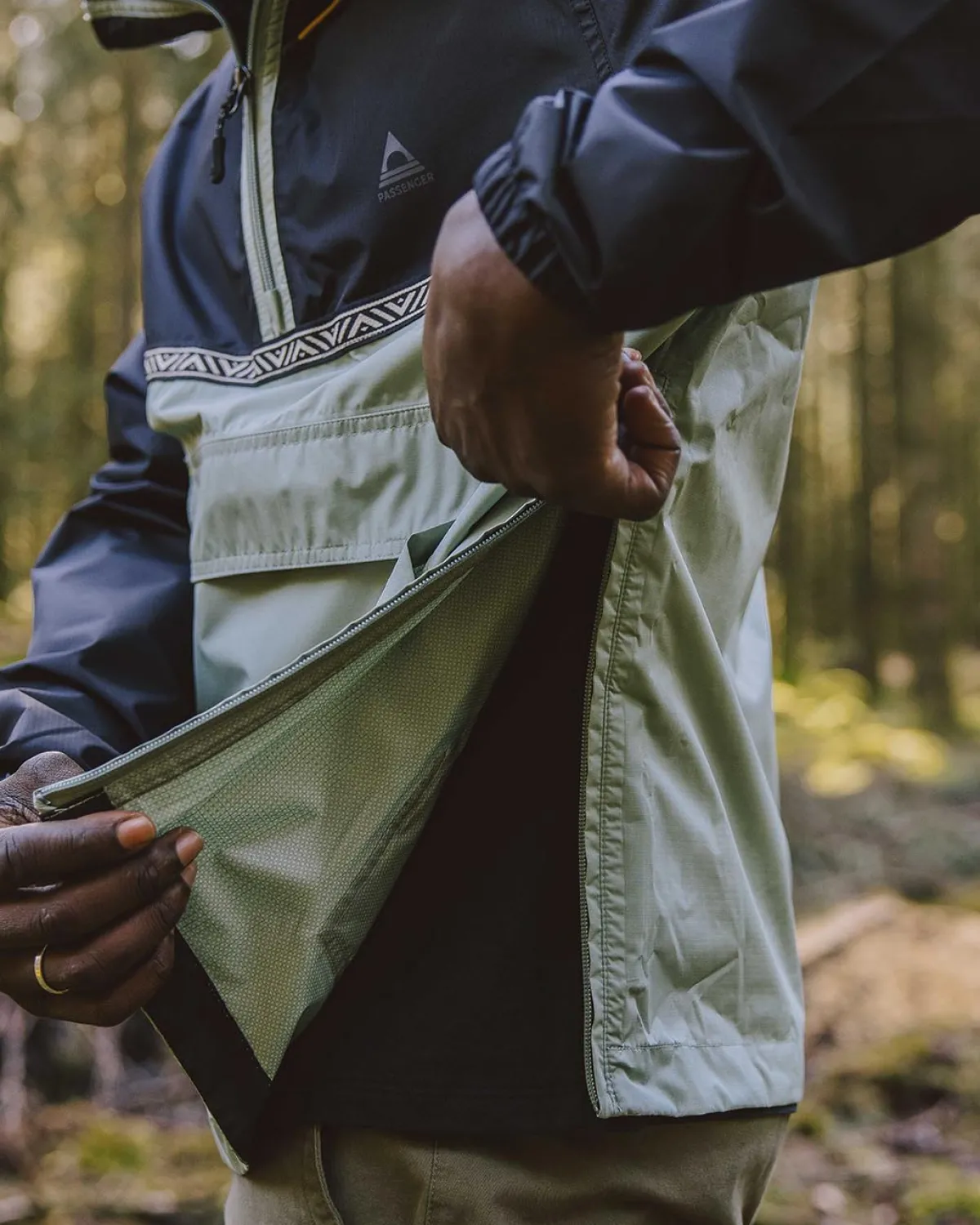 Jackets|Passenger Flow Half Zip Recycled Water Resistant Jacket - True Black/Pistachio TrueBlack/Pistachio
