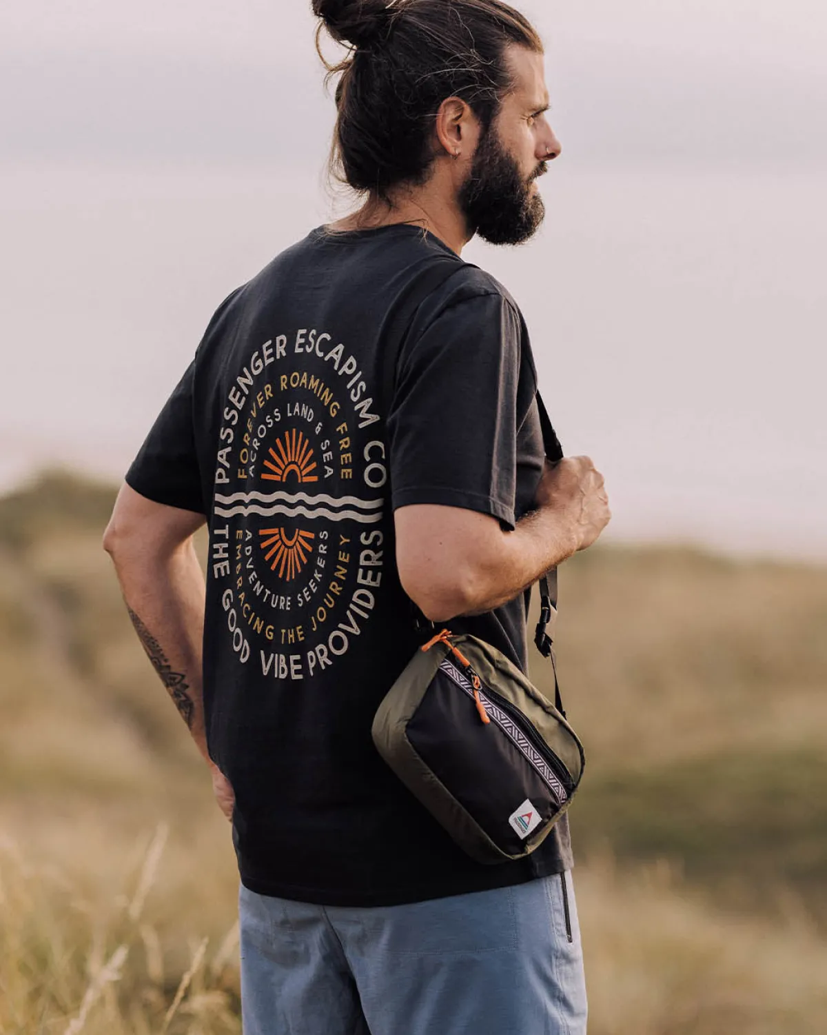 Backpacks & Bags|Hip Packs|Passenger Mainland Recycled Hip Pack - True Black/ Khaki Green TrueBlack/KhakiGreen