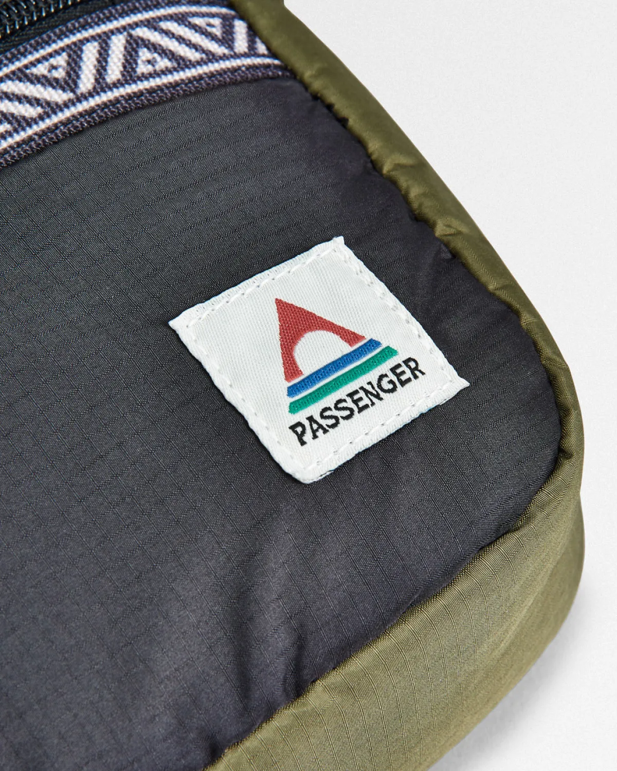 Backpacks & Bags|Hip Packs|Passenger Mainland Recycled Hip Pack - True Black/ Khaki Green TrueBlack/KhakiGreen