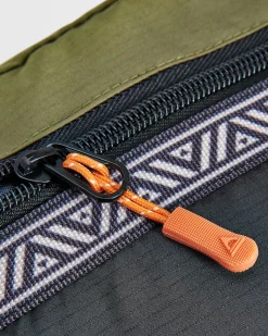 Backpacks & Bags|Hip Packs|Passenger Mainland Recycled Hip Pack - True Black/ Khaki Green TrueBlack/KhakiGreen