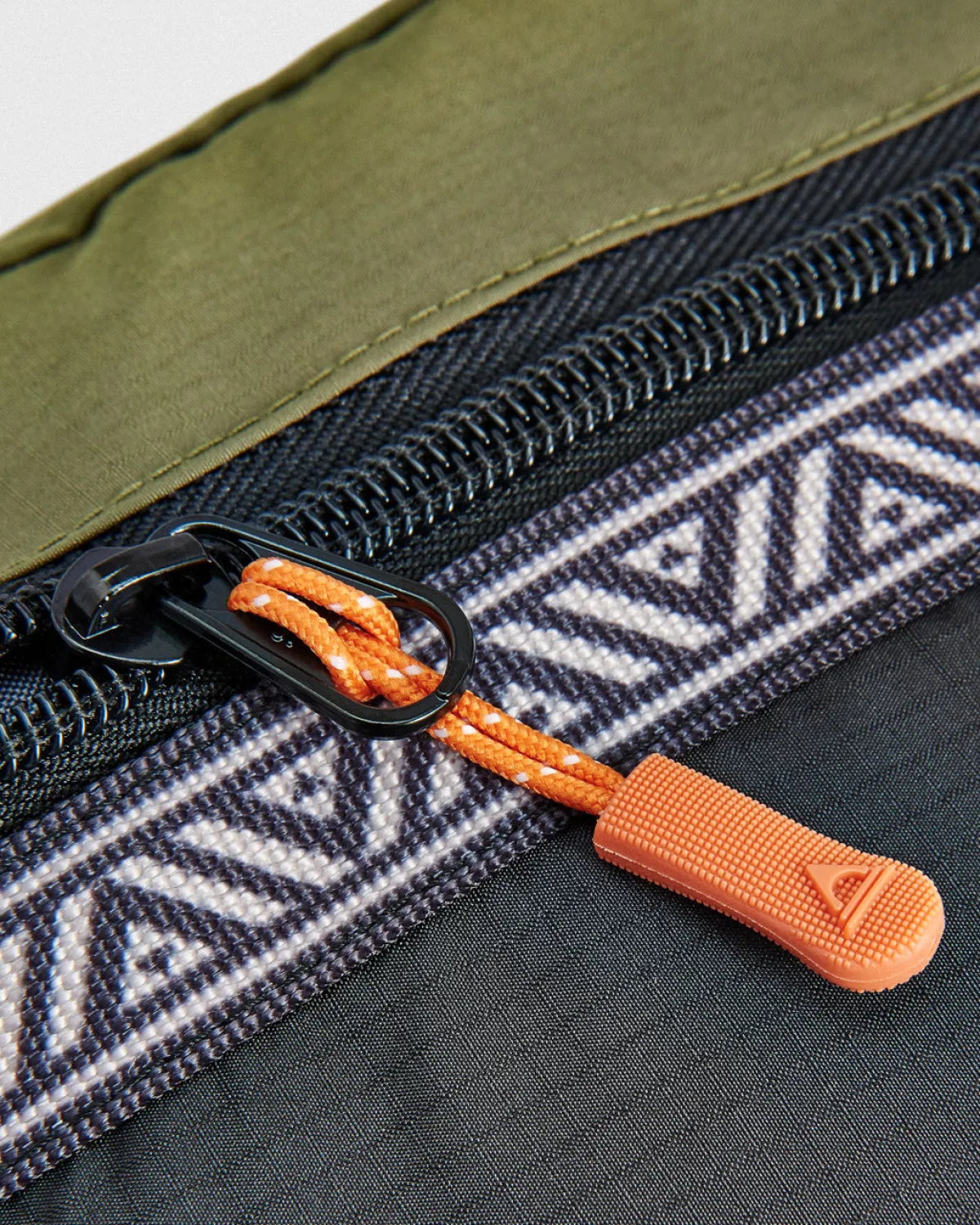 Backpacks & Bags|Hip Packs|Passenger Mainland Recycled Hip Pack - True Black/ Khaki Green TrueBlack/KhakiGreen