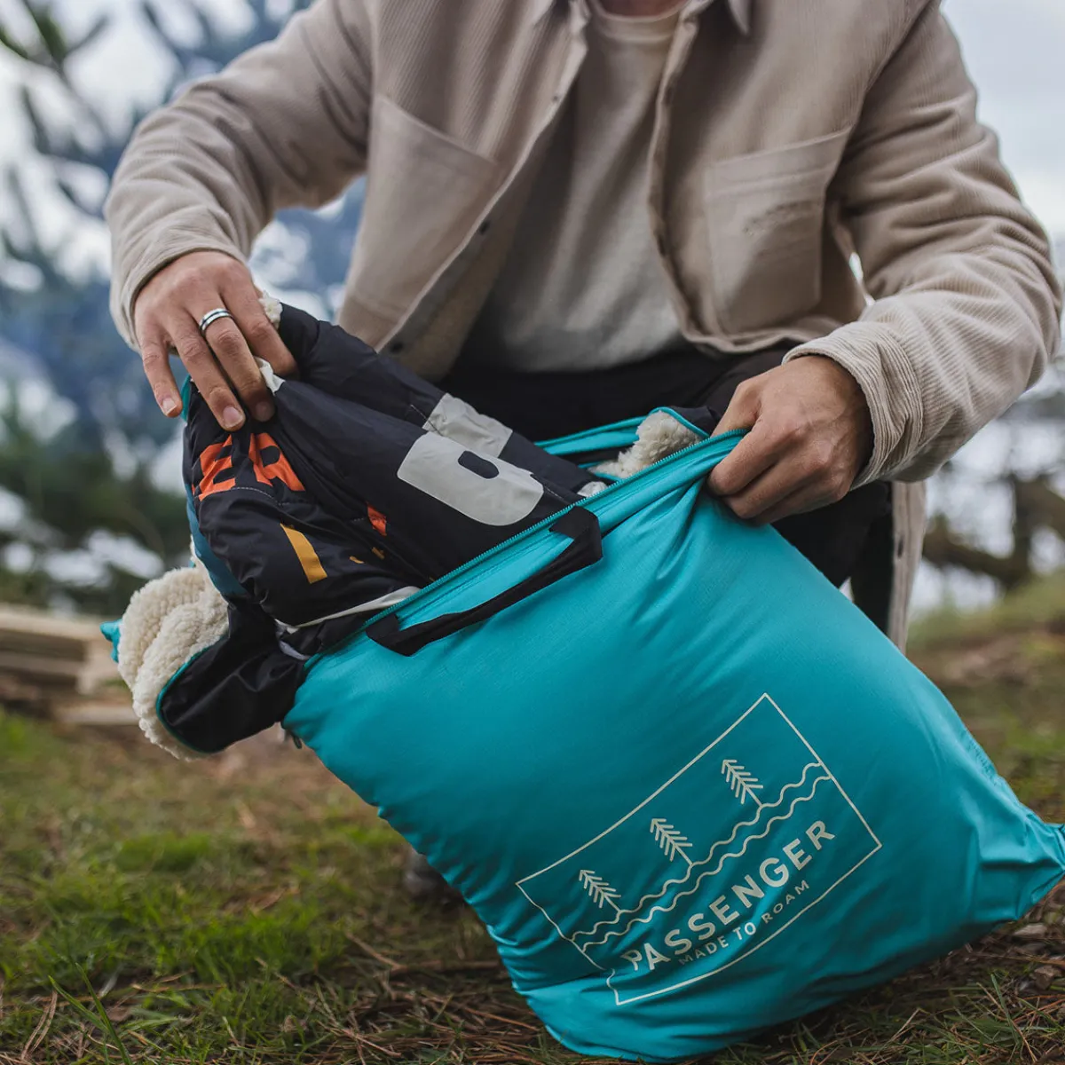Blankets|Blankets|Passenger Nomadic Recycled Sherpa Blanket - Black 'Nowhere Bound' Print Black'NowhereBound'Print