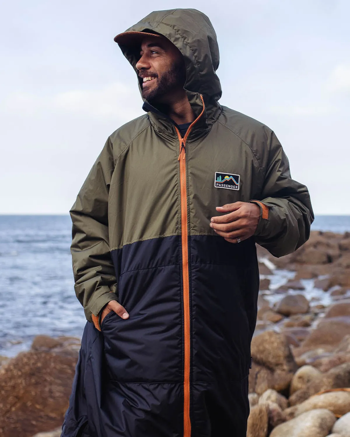 Changing Robes & Surf Ponchos|Changing Robes & Surf Ponchos|Passenger Roaming Recycled Sherpa Lined Changing Robe - Black/ Khaki Green Black/KhakiGreen